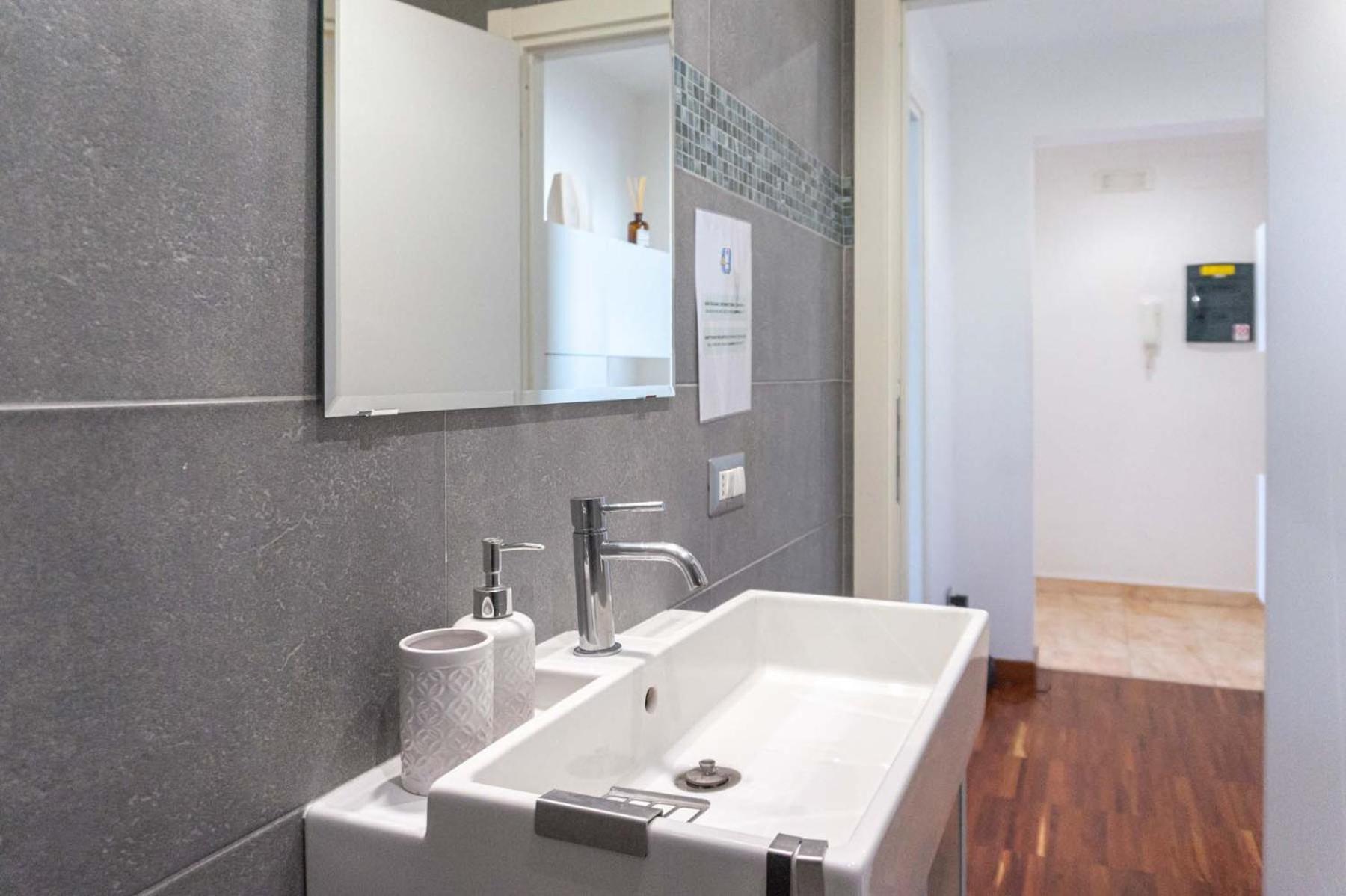 Colosseum Cosy Apartment Close To Metro Roma Dış mekan fotoğraf
